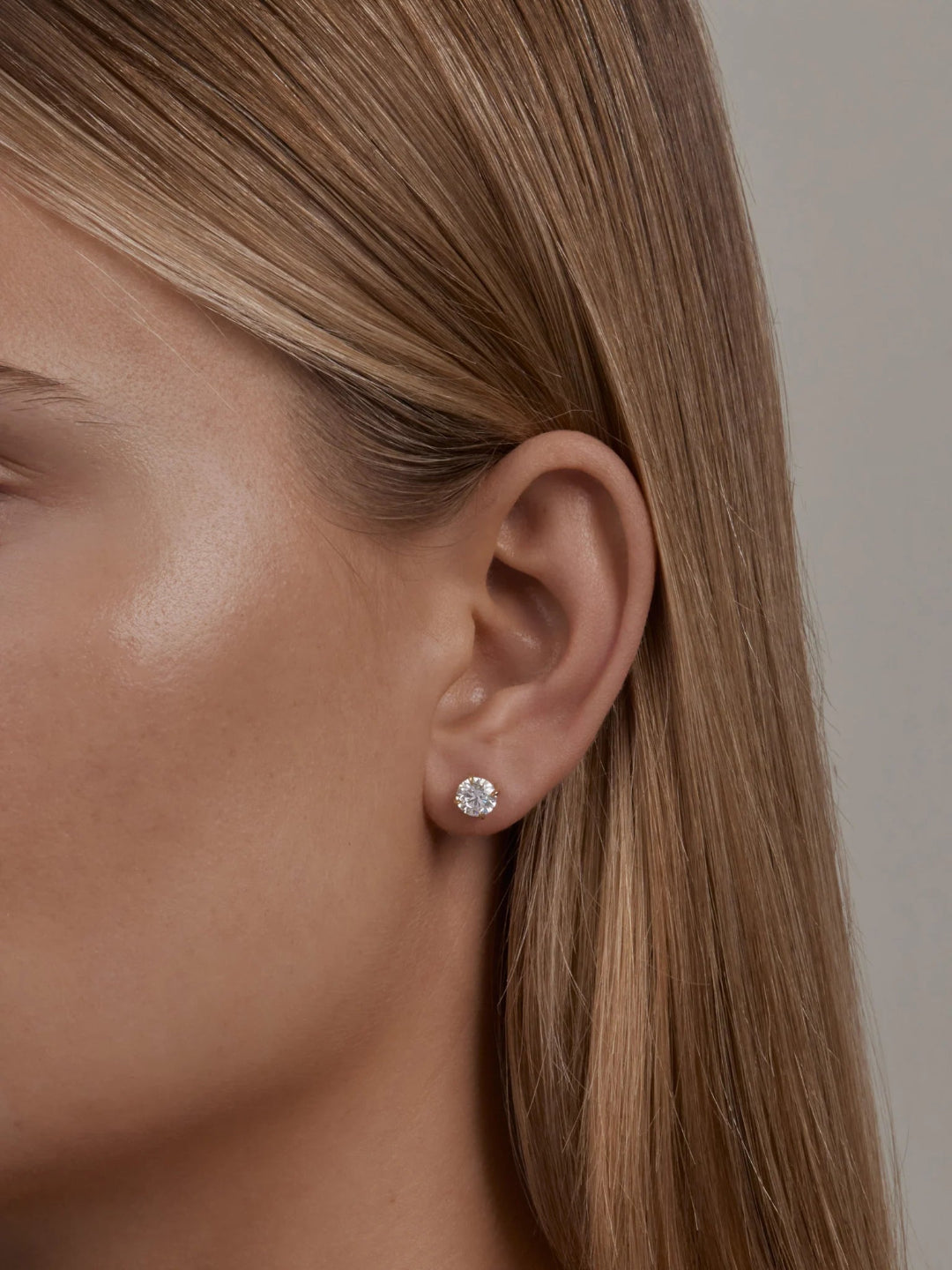 Pendientes Dormilonas de Oro con Diamante Solitario | Colonna