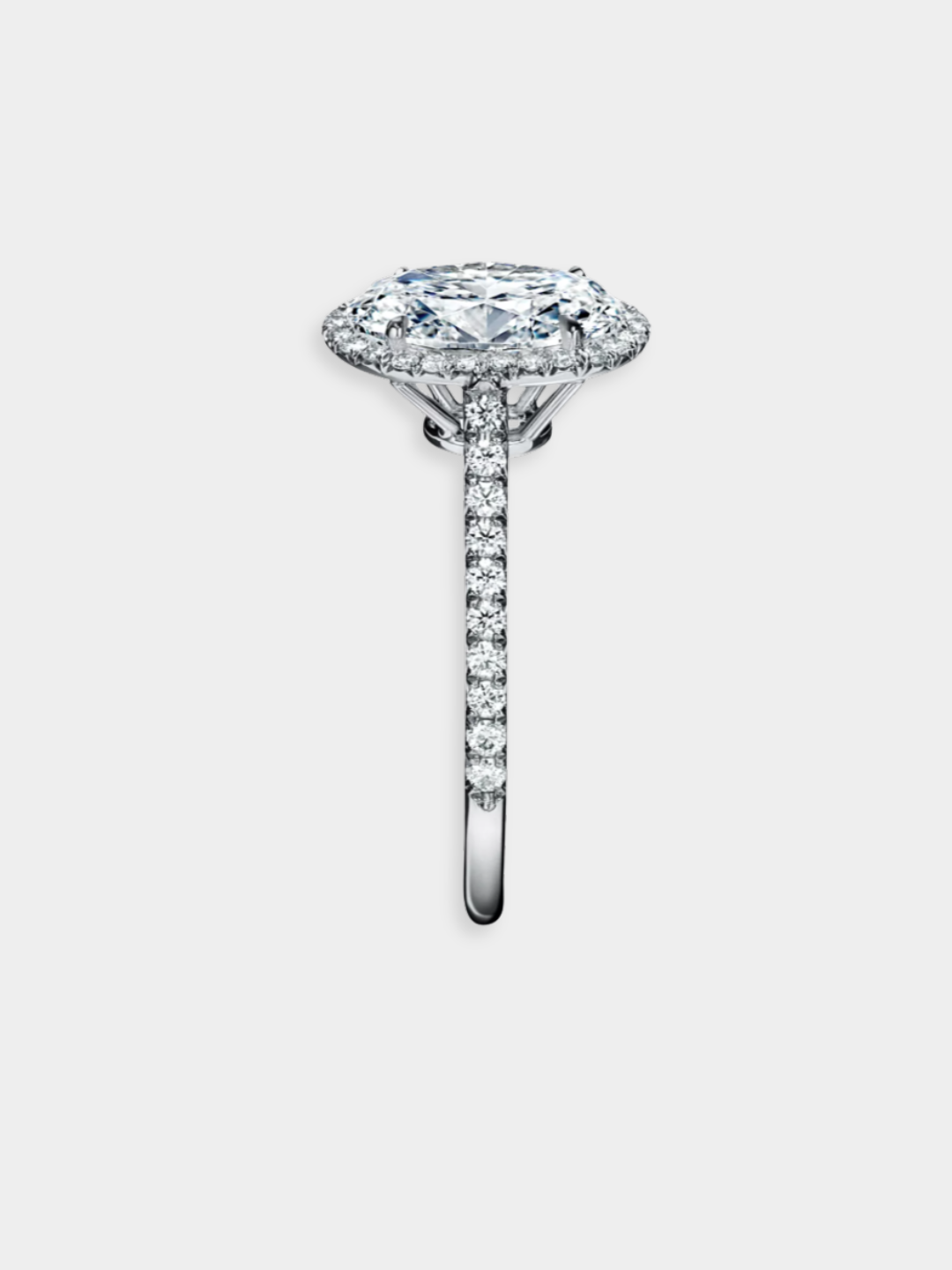 Solitärring aus Weißgold mit Diamanten | Halo Oval