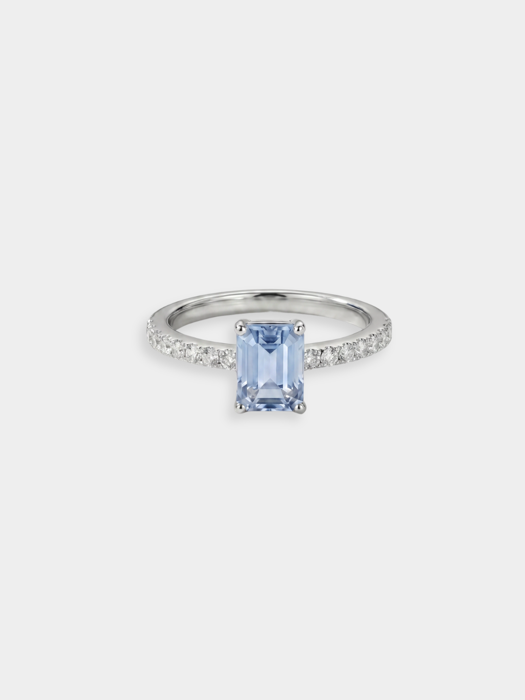 Anillo Pavé de Oro Blanco con Topacio Azul y Diamantes | Azura