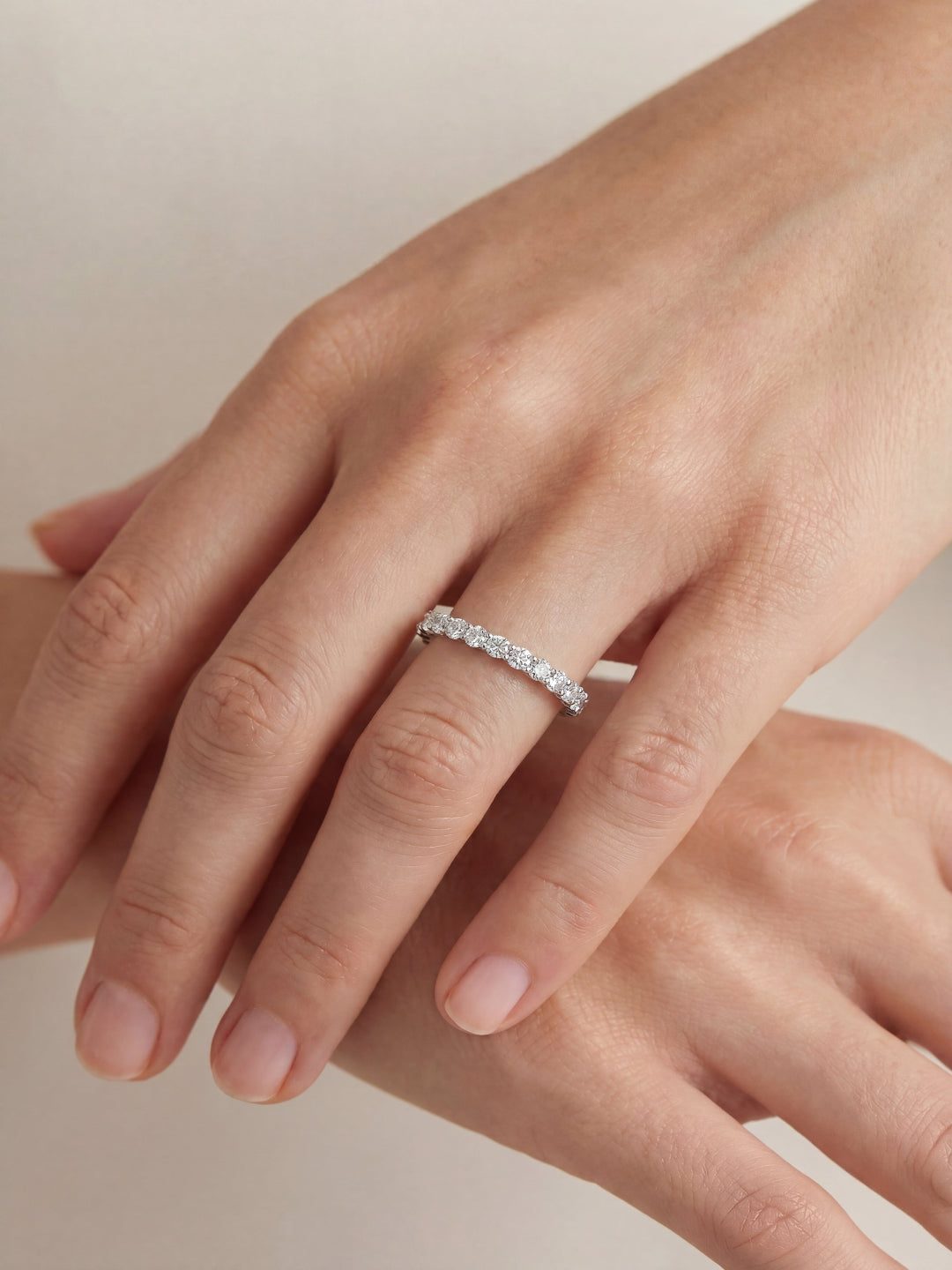Anillo Eternity de Oro Blanco con Diamantes | Crassus