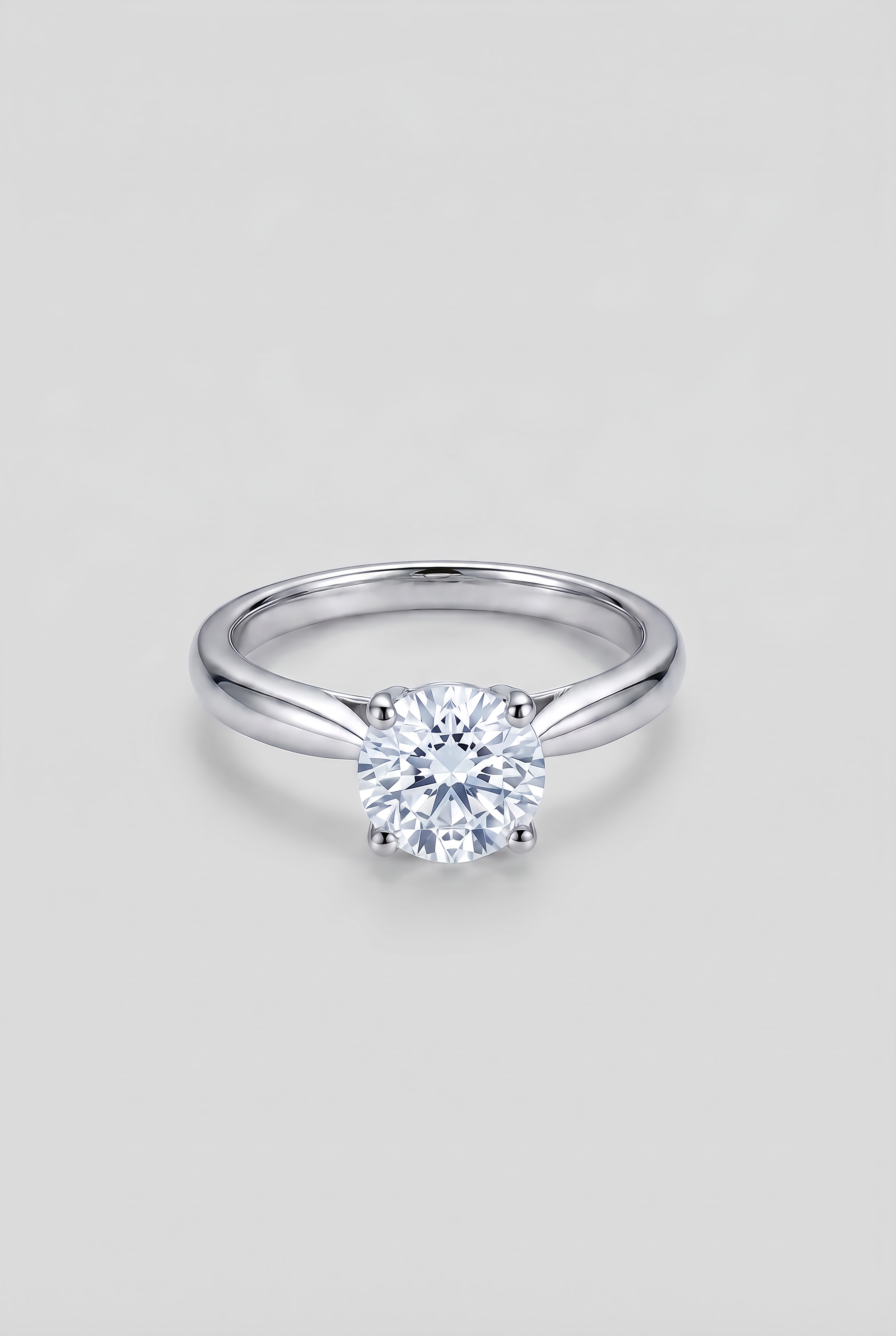 Anillo solitario de diamante y oro blanco Amavi
