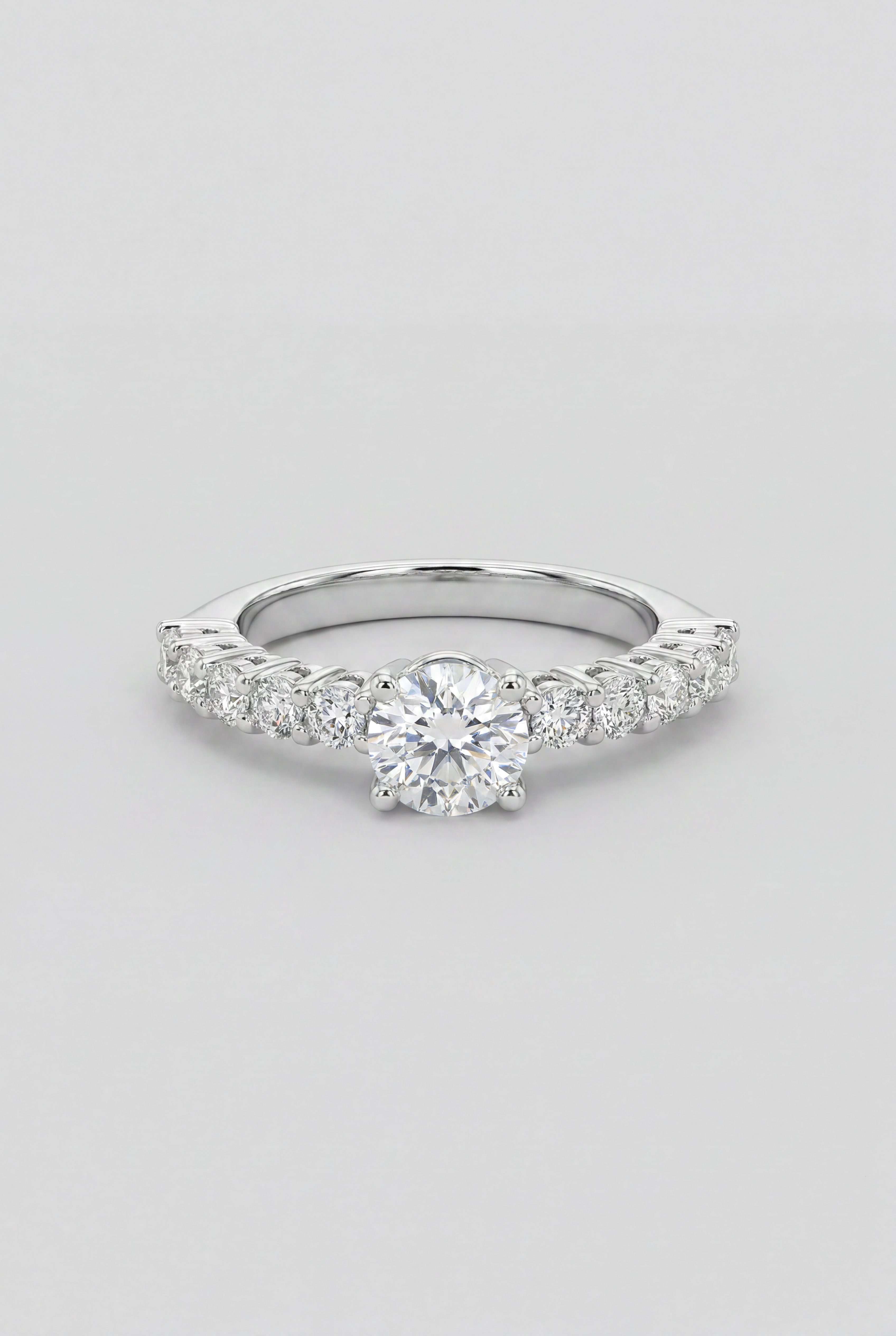 Anillo solitario de diamantes y oro blanco Pavé Bernina