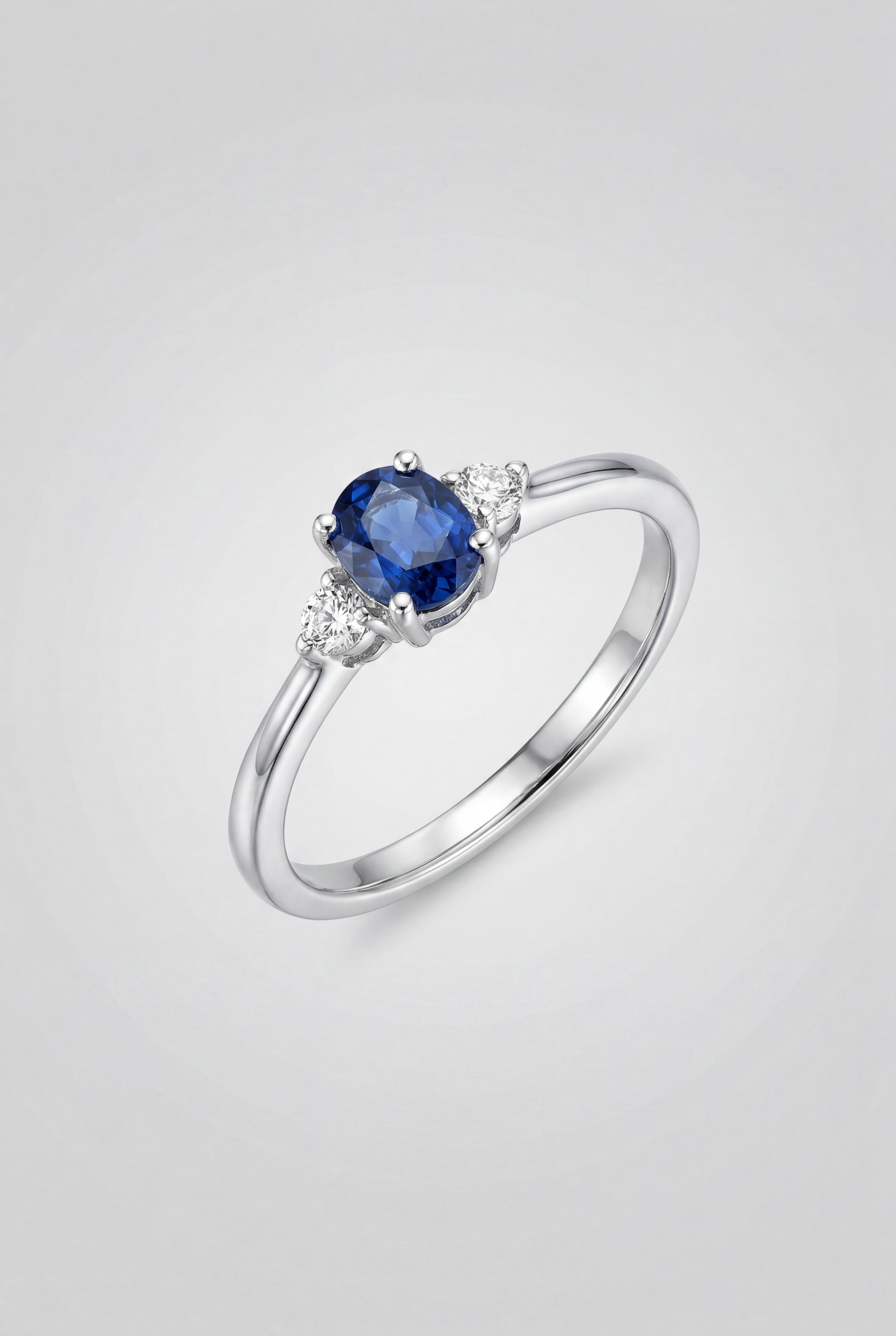 Anillo de diamantes, zafiro azul y oro blanco Trilogy Ibleos