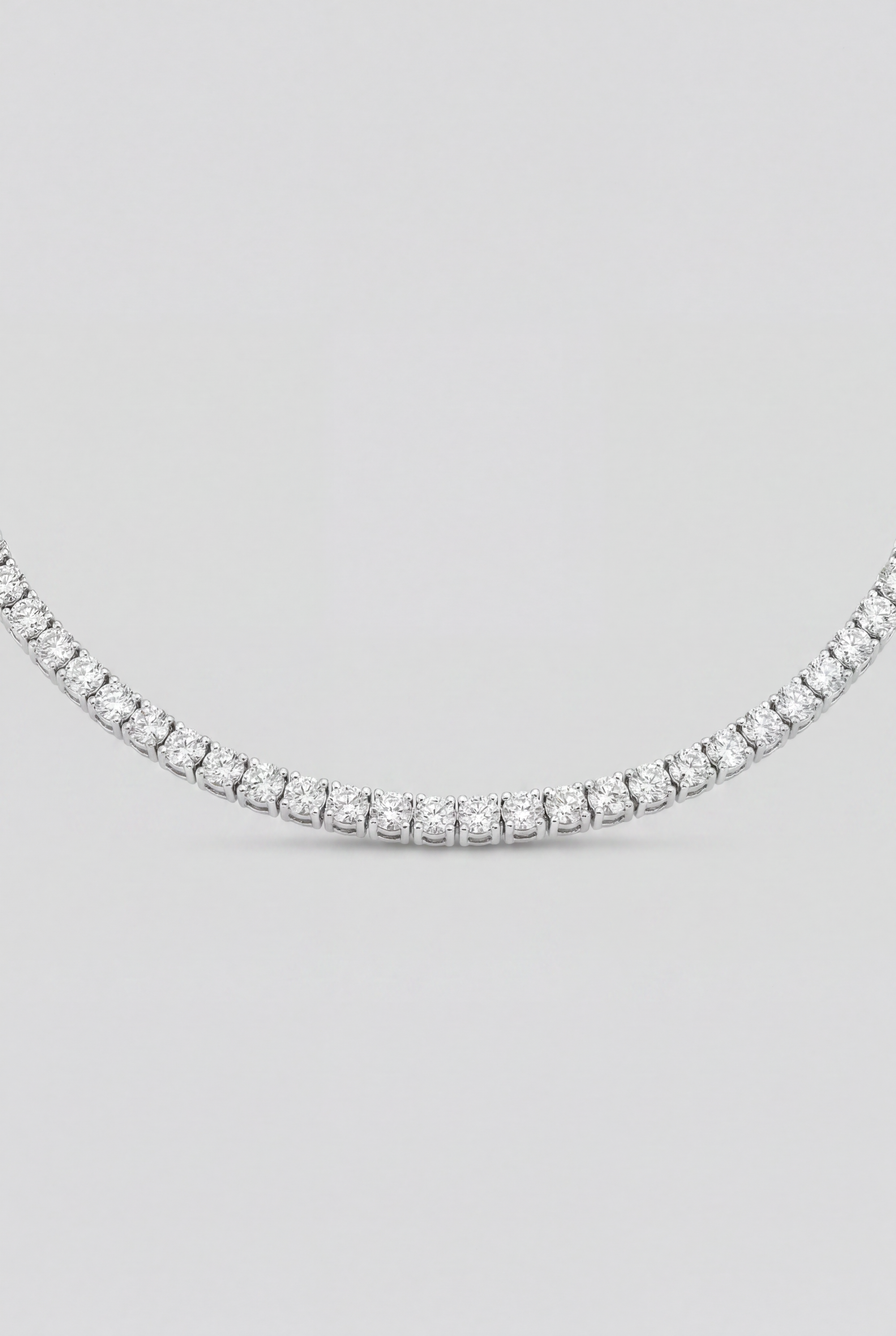 Collar de diamantes y oro blanco Rivière Faito