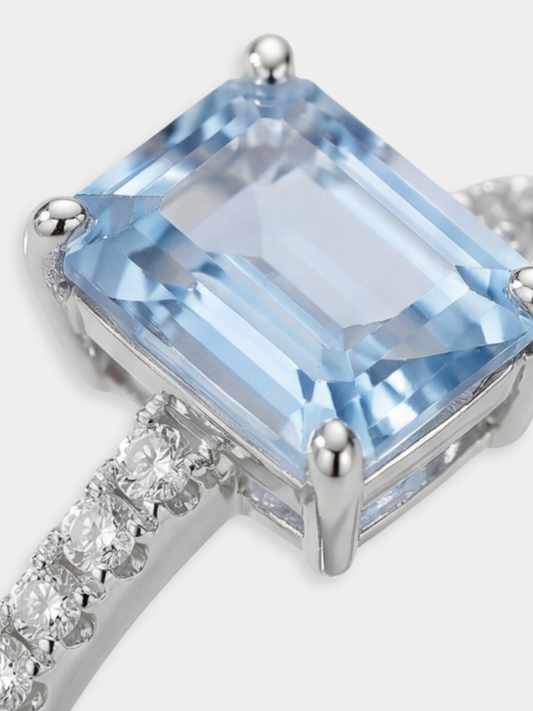 Anillo Pavé de Oro Blanco con Topacio Azul y Diamantes | Azura