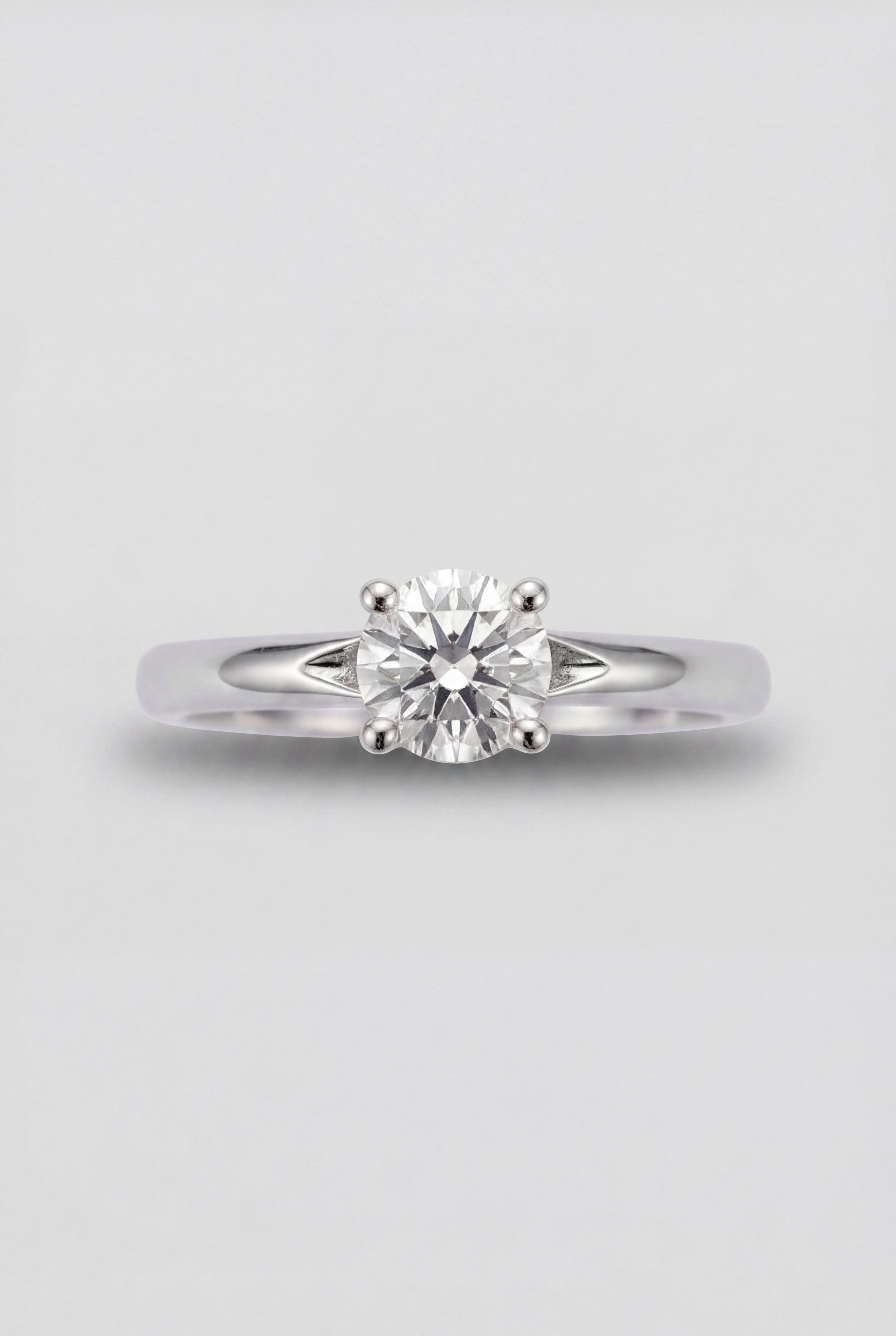 Anillo solitario de diamante y oro blanco Domus