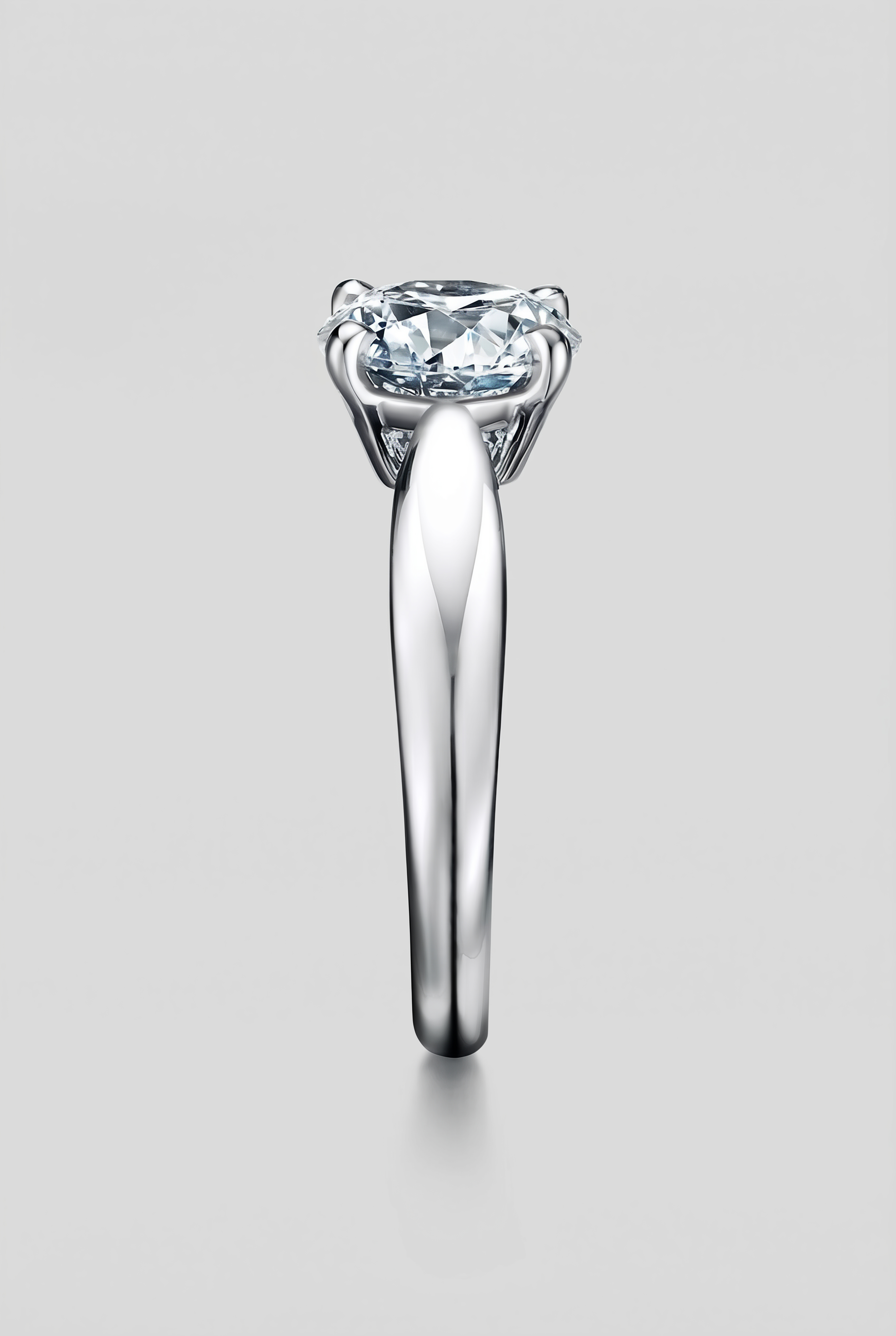 Anillo solitario de diamante y oro blanco Amavi