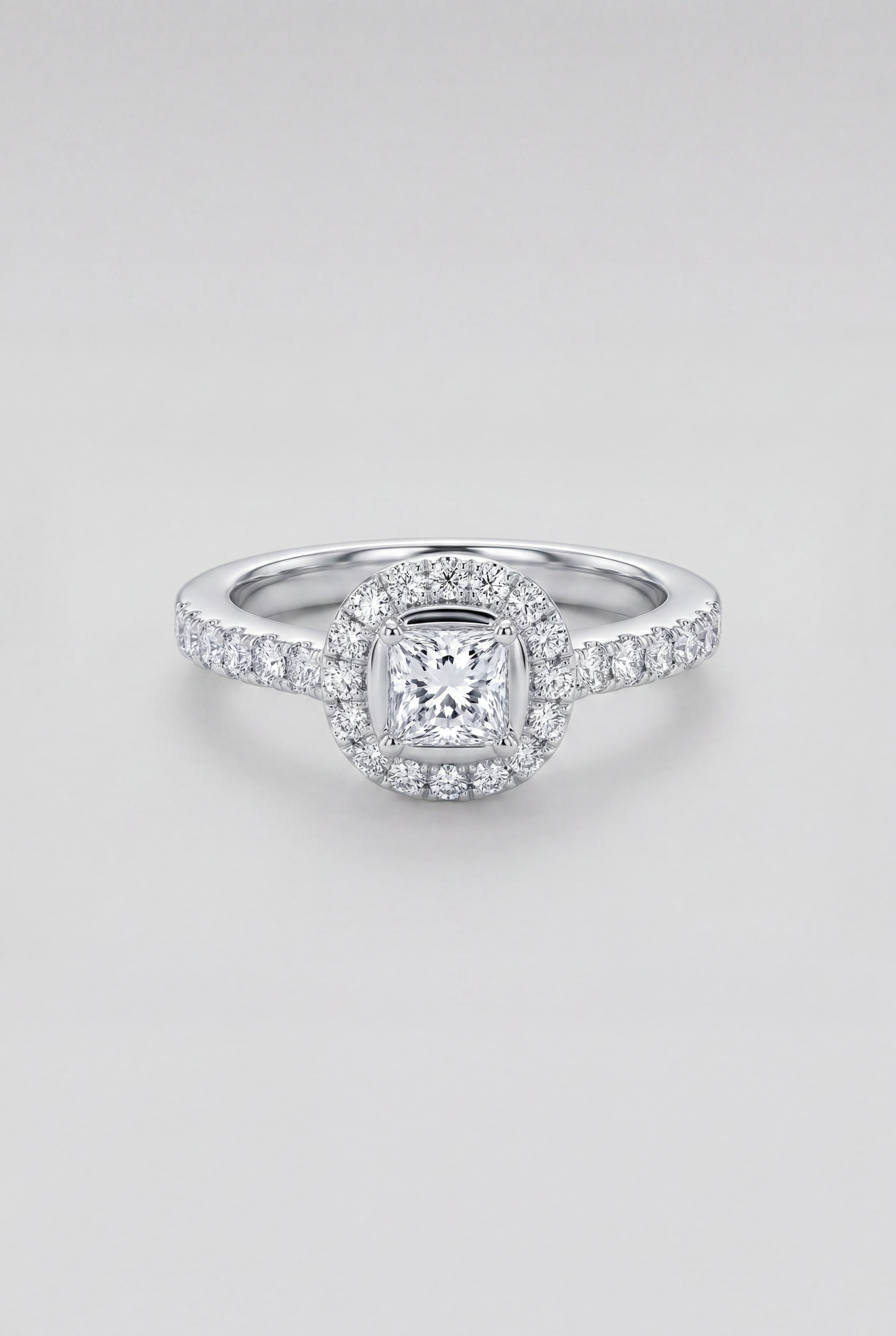 Anillo solitario de diamantes y oro blanco Pavé Corona Halo Sibillini