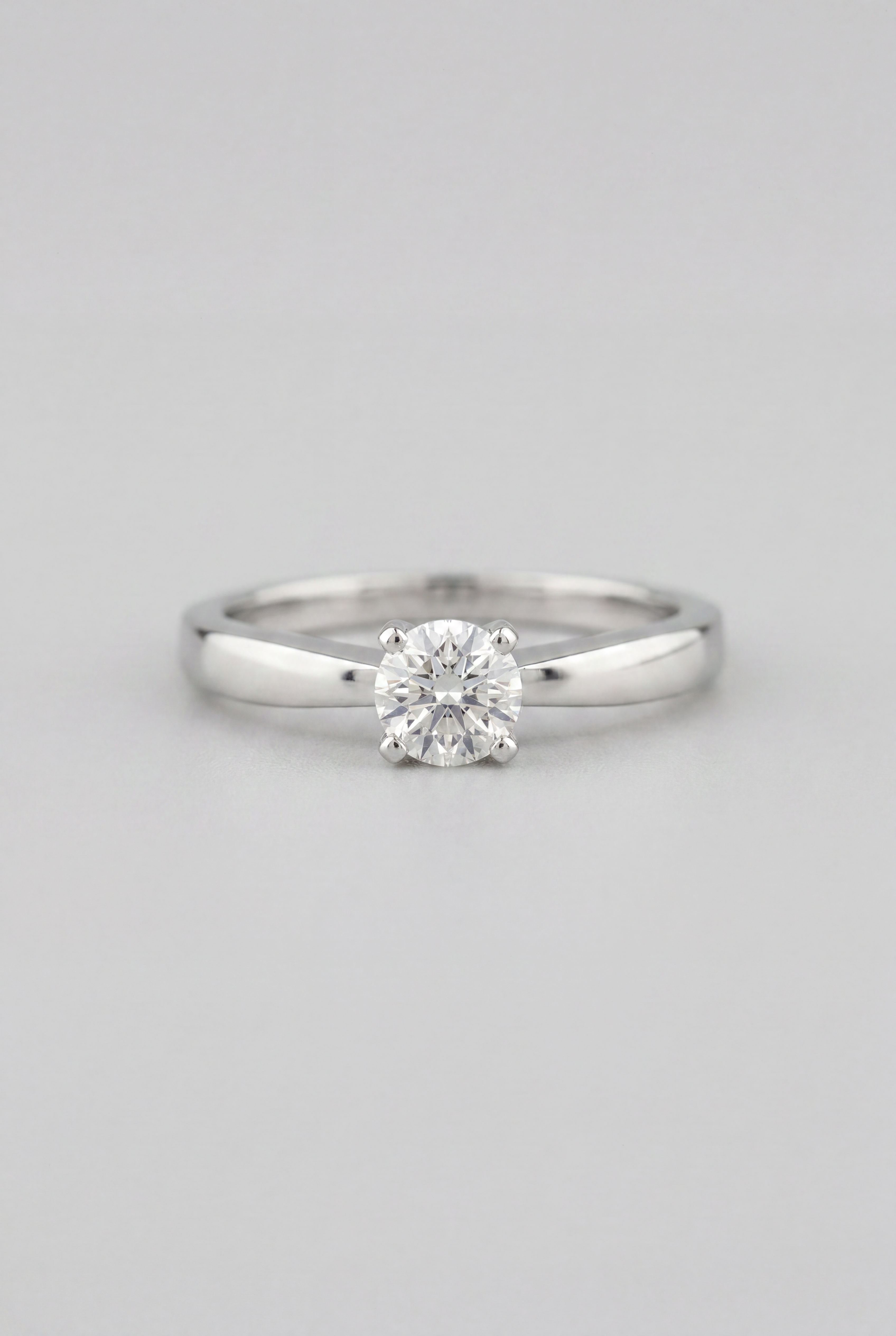 Anillo solitario de diamantes y oro blanco Sasso