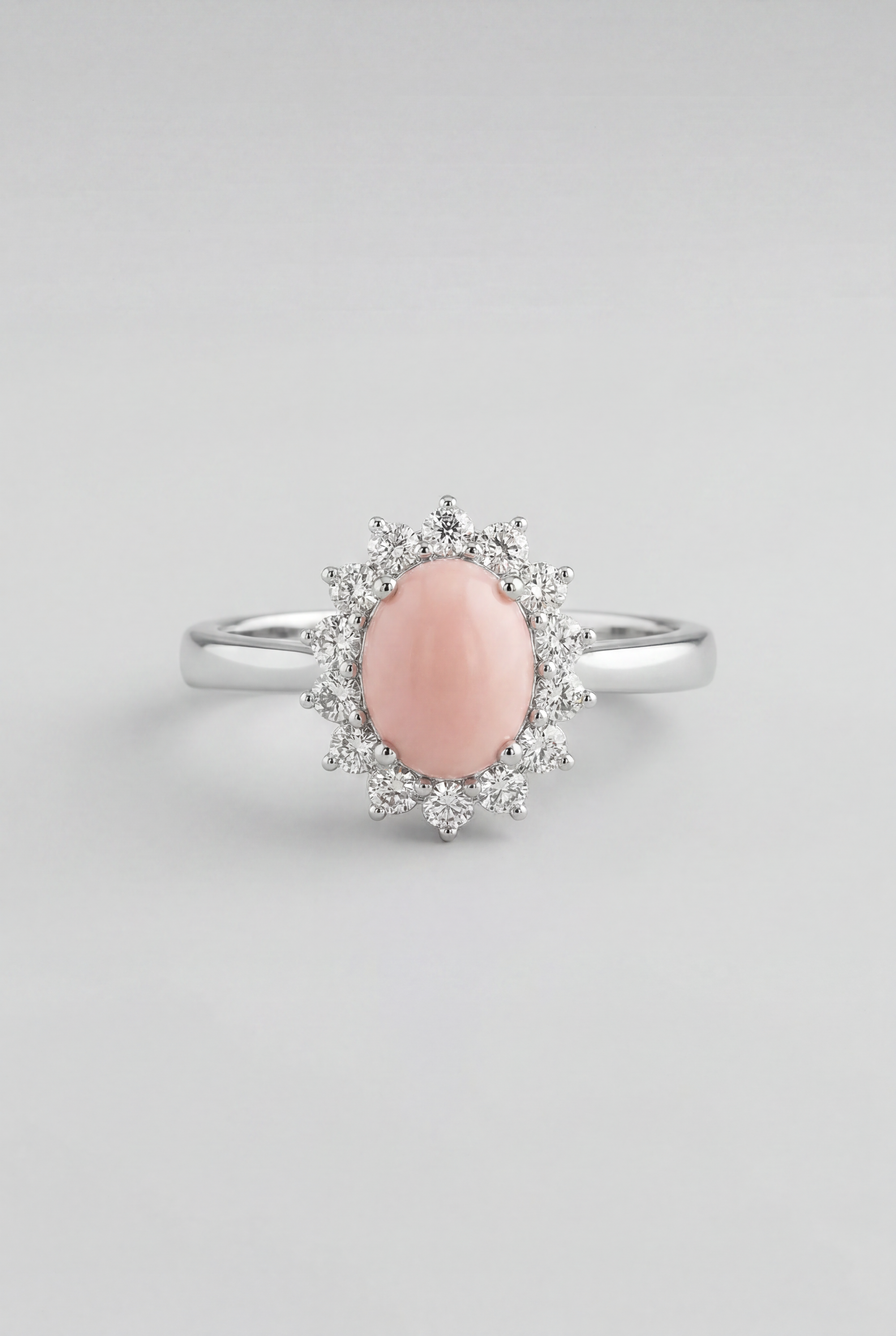 Anillo de diamantes, coral piel de ángel y oro blanco Rosetón Baldo
