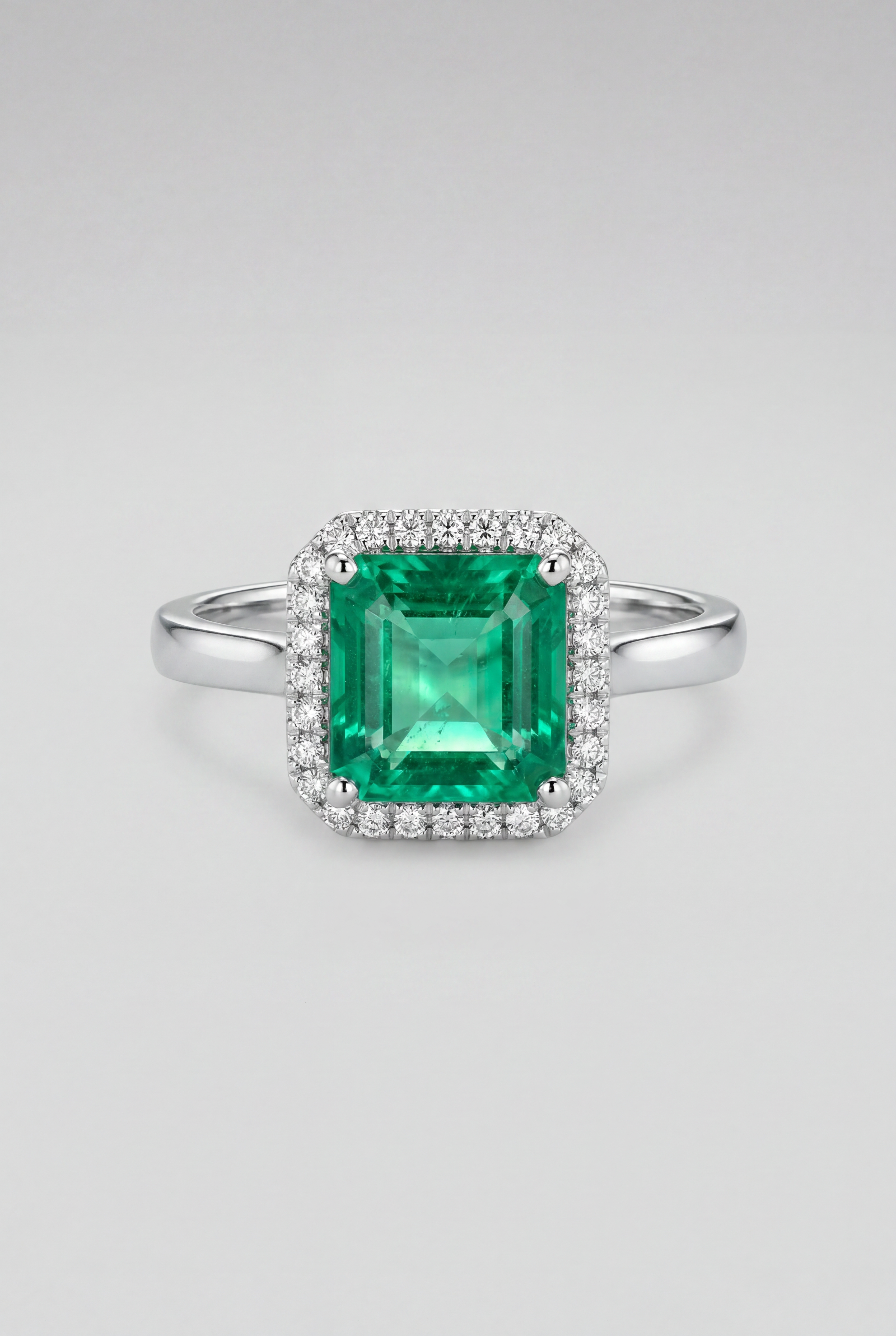 Anillo de diamantes, esmeralda y oro blanco Corona Halo Erei
