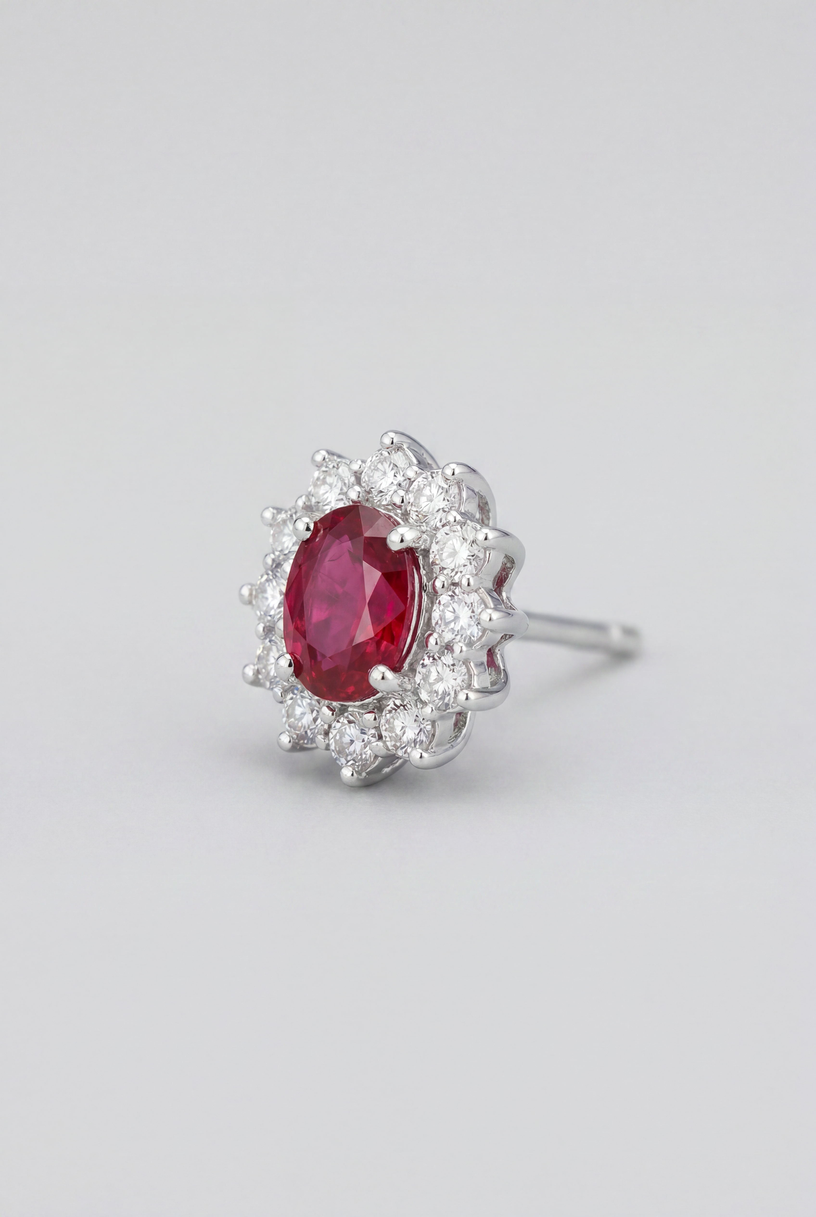 Pendientes de diamantes, rubíes y oro blanco Rosetón Tolfa