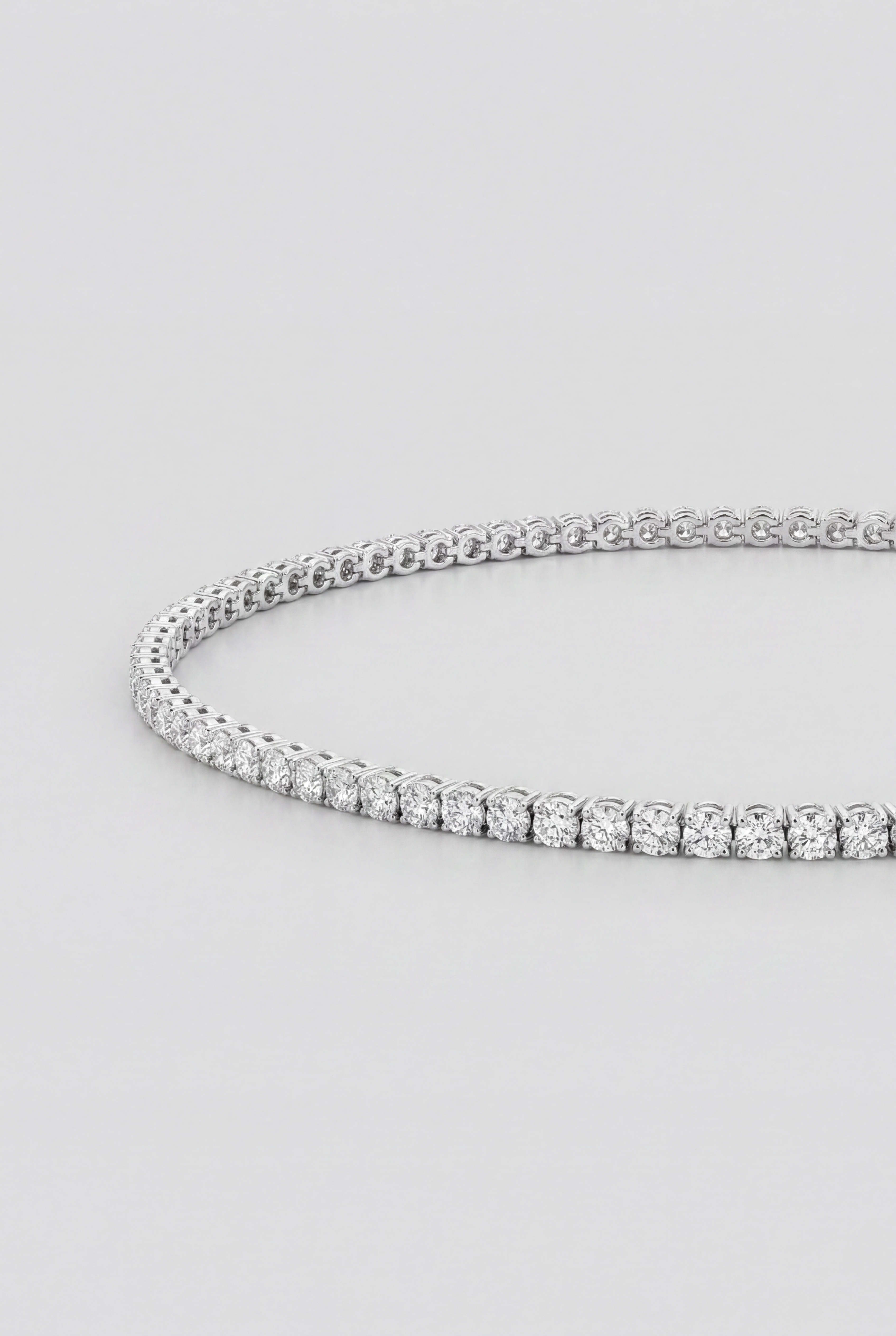 Collar de diamantes y oro blanco Rivière Faito