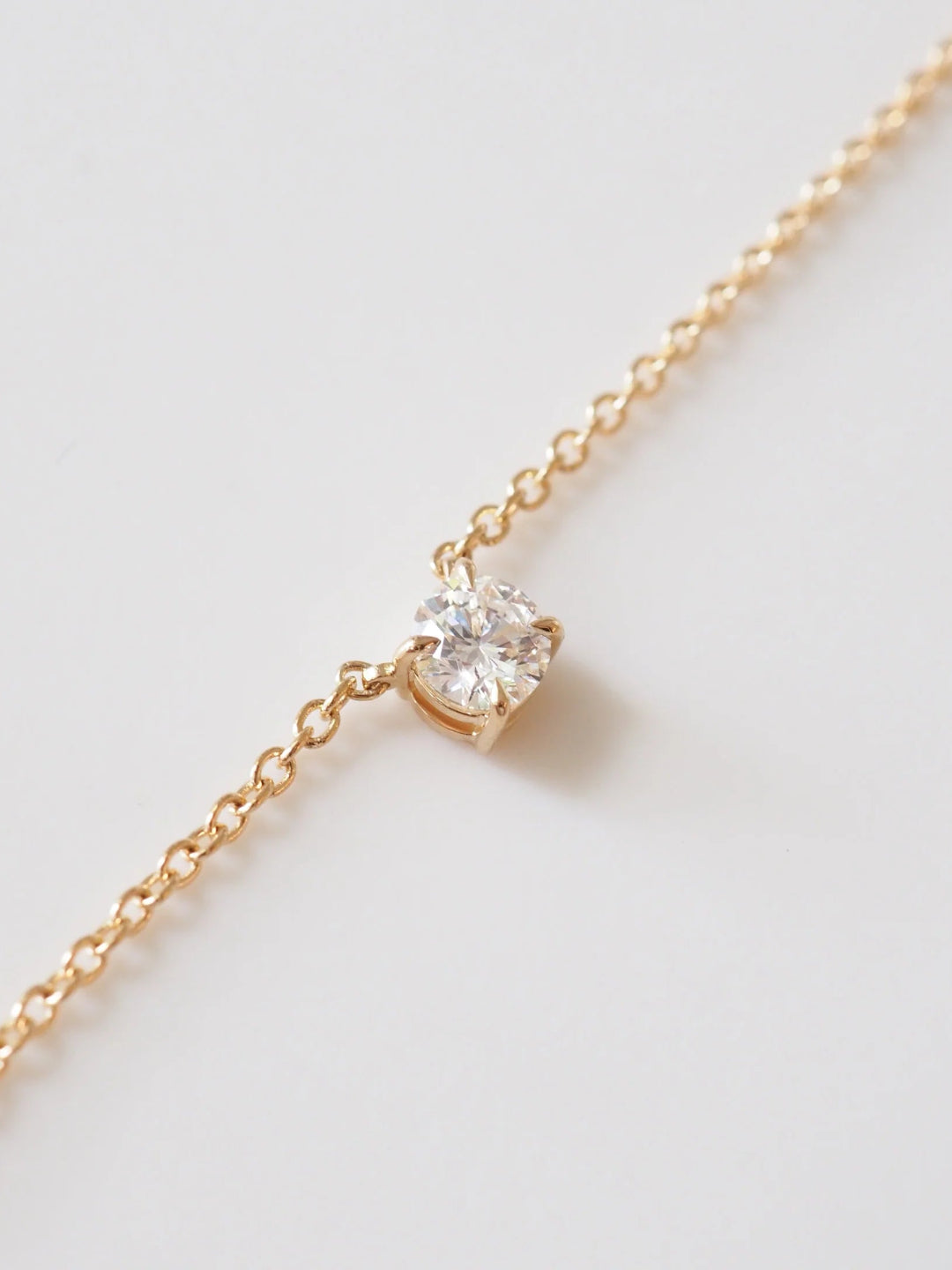 Collar Punto de Luz de Oro con Diamante Solitario | Colgante Lumen