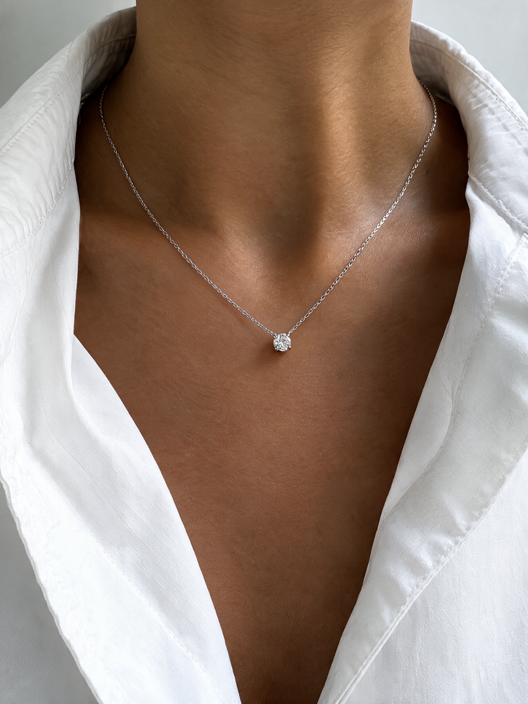 Collar Punto de Luz de Oro con Diamante Solitario | Colgante Lumen