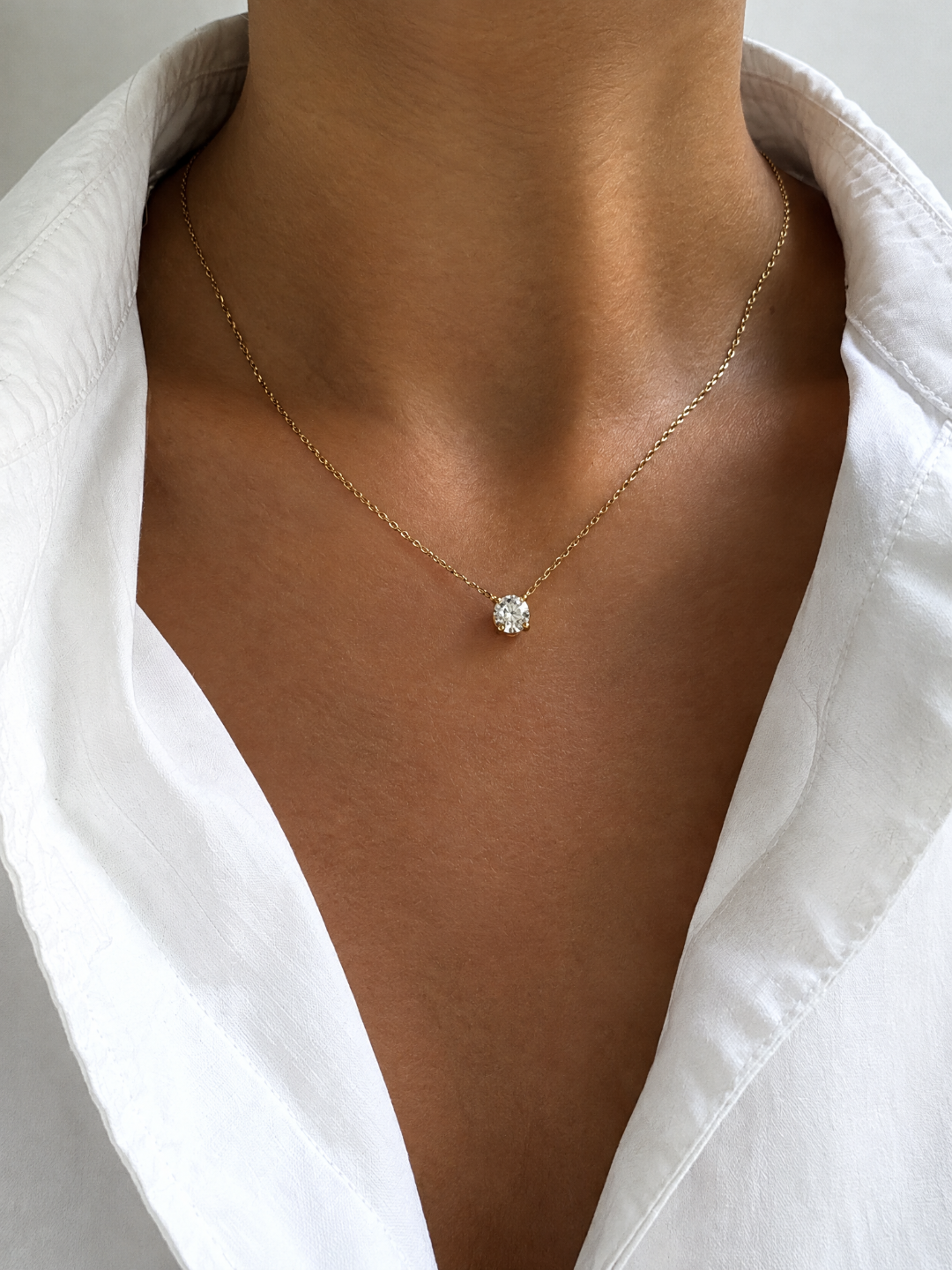 Collar Punto de Luz de Oro con Diamante Solitario | Colgante Lumen